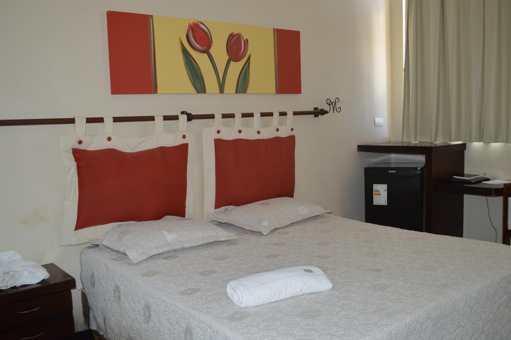 Hotel Monte Rey Montes Claros Quarto foto