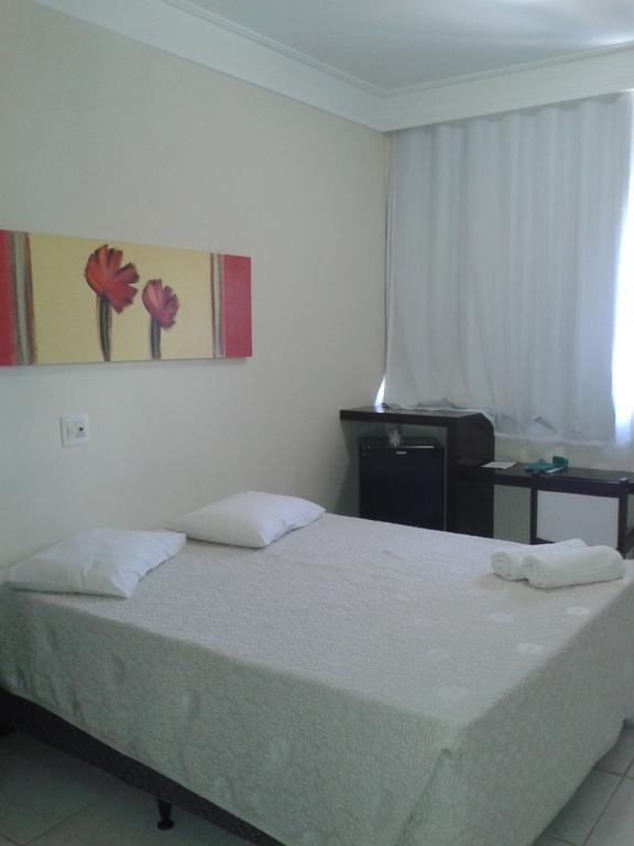 Hotel Monte Rey Montes Claros Exterior foto